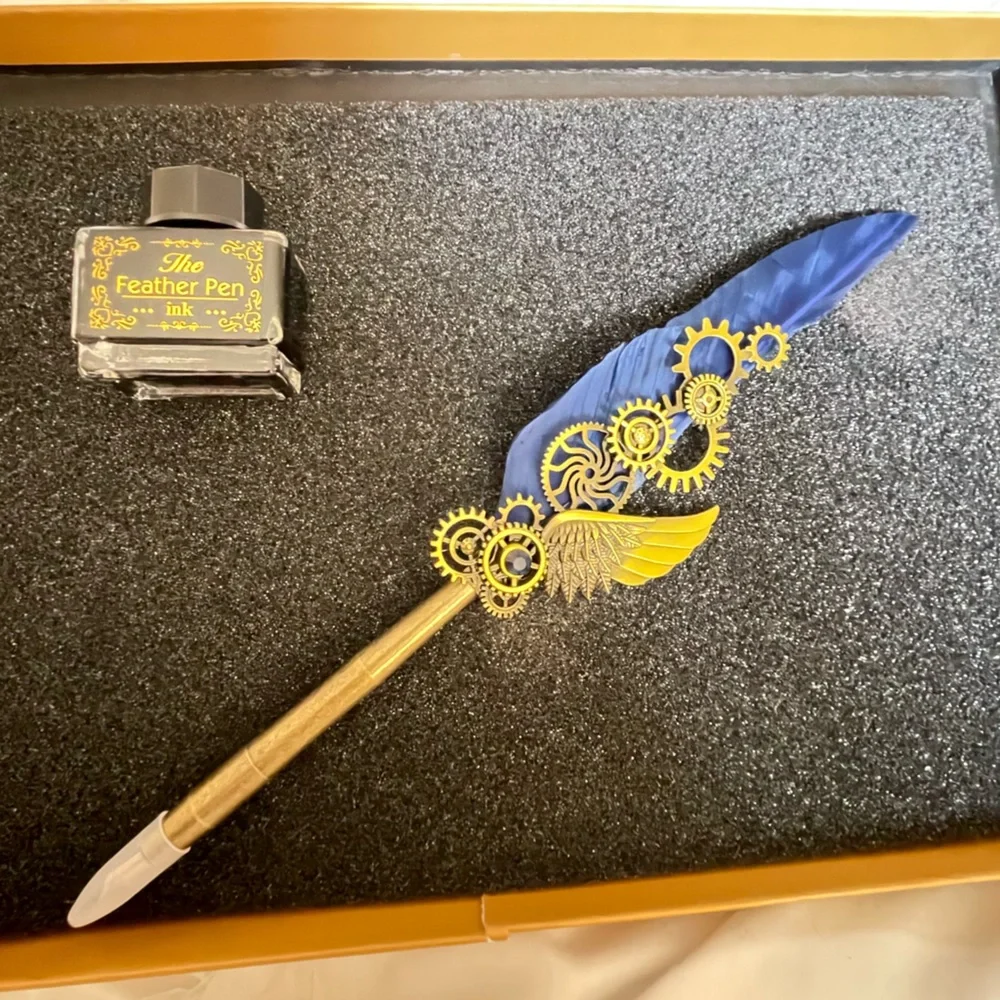 Laurielynns Boutique feather pen